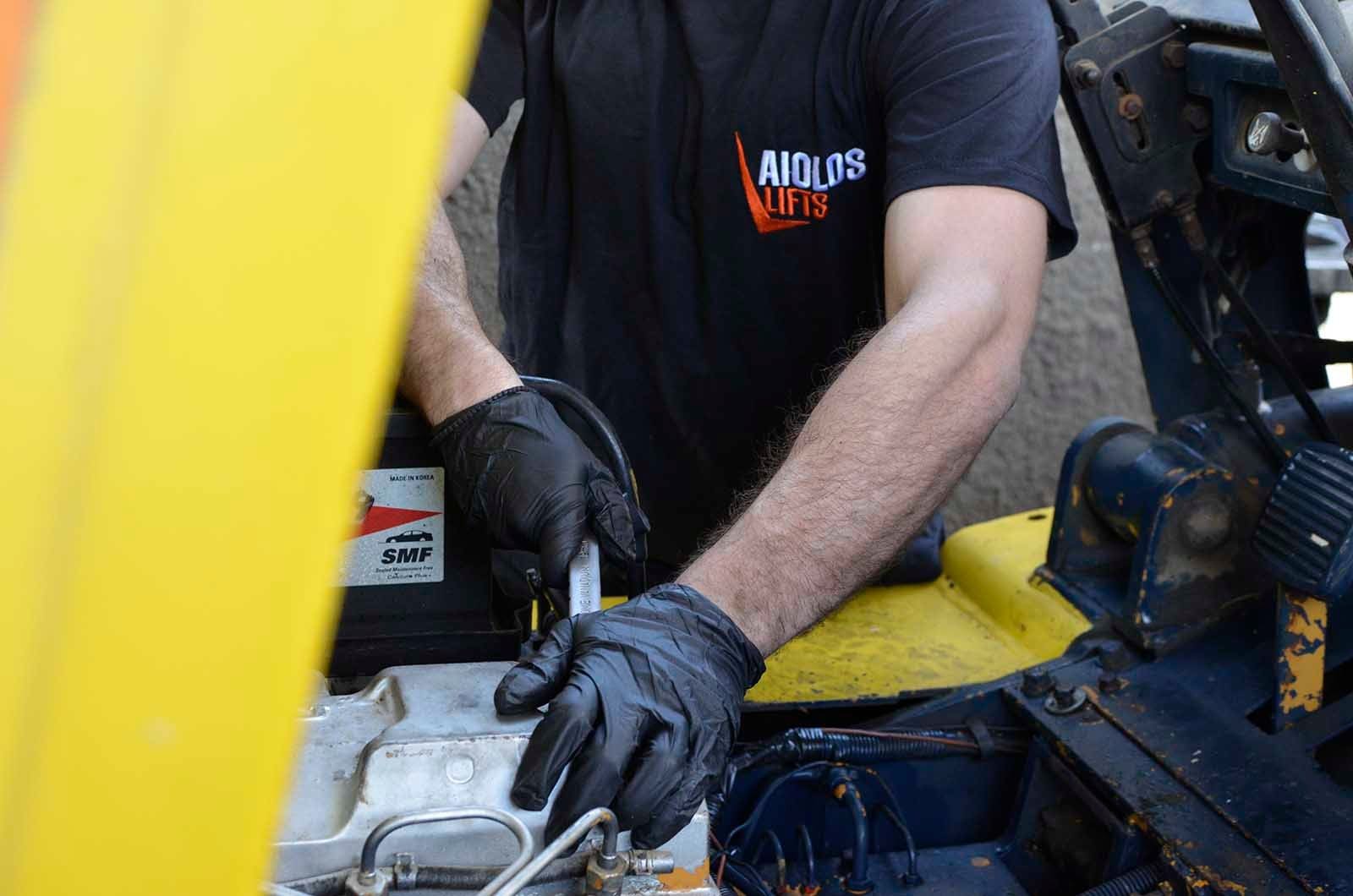 Επισκευή κλαρκ από το συνεργείο της Aiolos Lifts